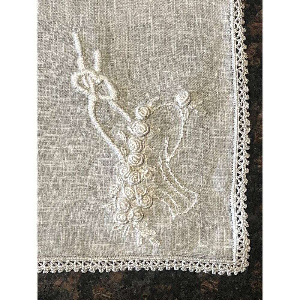 White Linen Napkins With Hand Embroidered Floral Basket Design & Lacey Edging Se - Picture 3 of 10